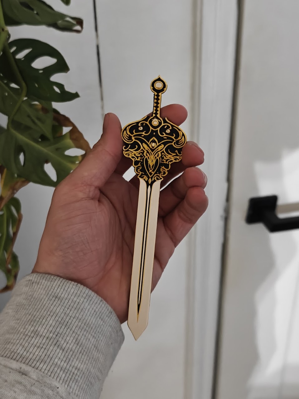 Boekenlegger - Sword - (gold-white-black) - xh0i7w - voorkant.jpg