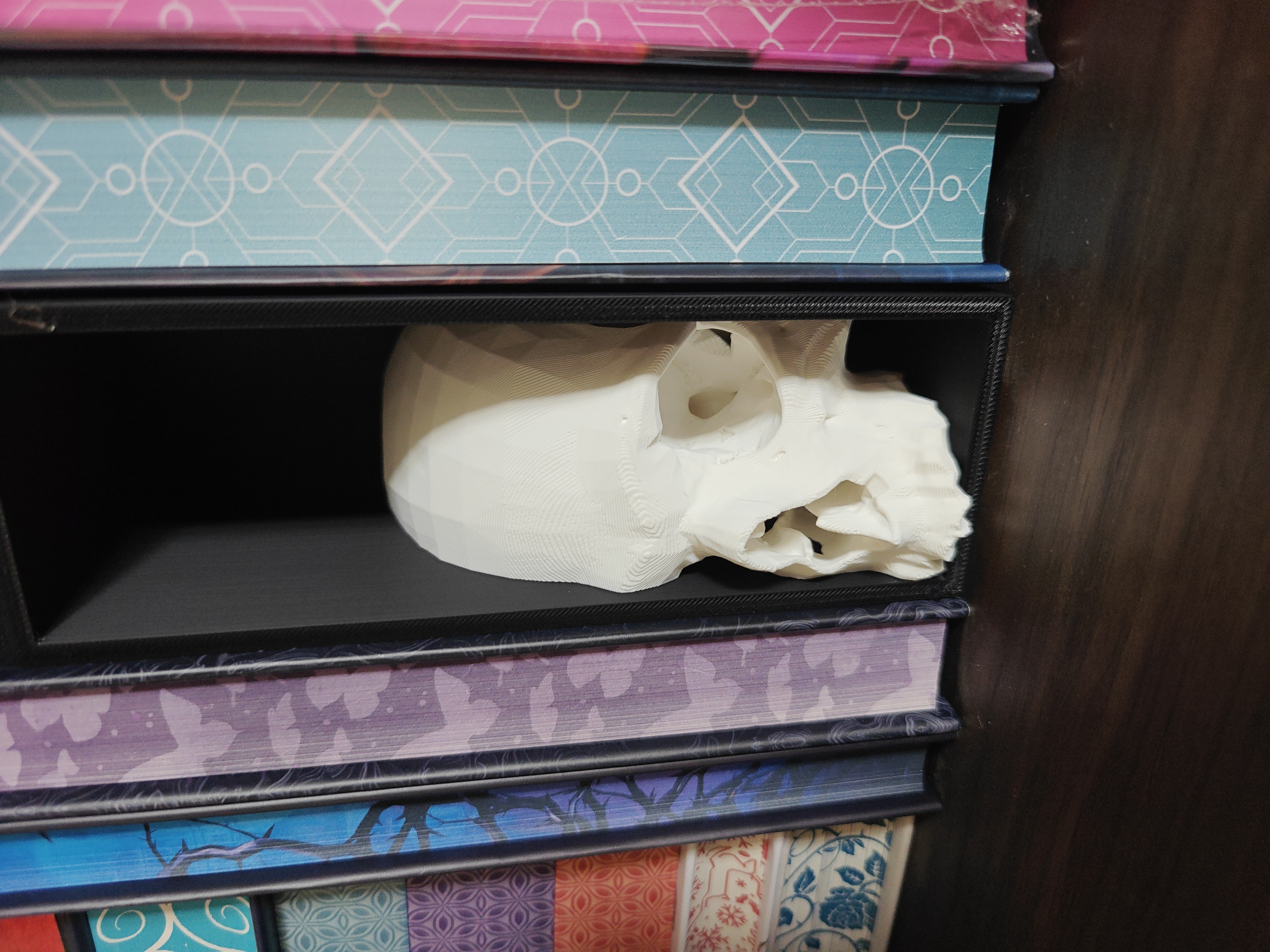 Book Nook - Skull Soleto - White - 2026-02-15-13-45-08-867.jpg