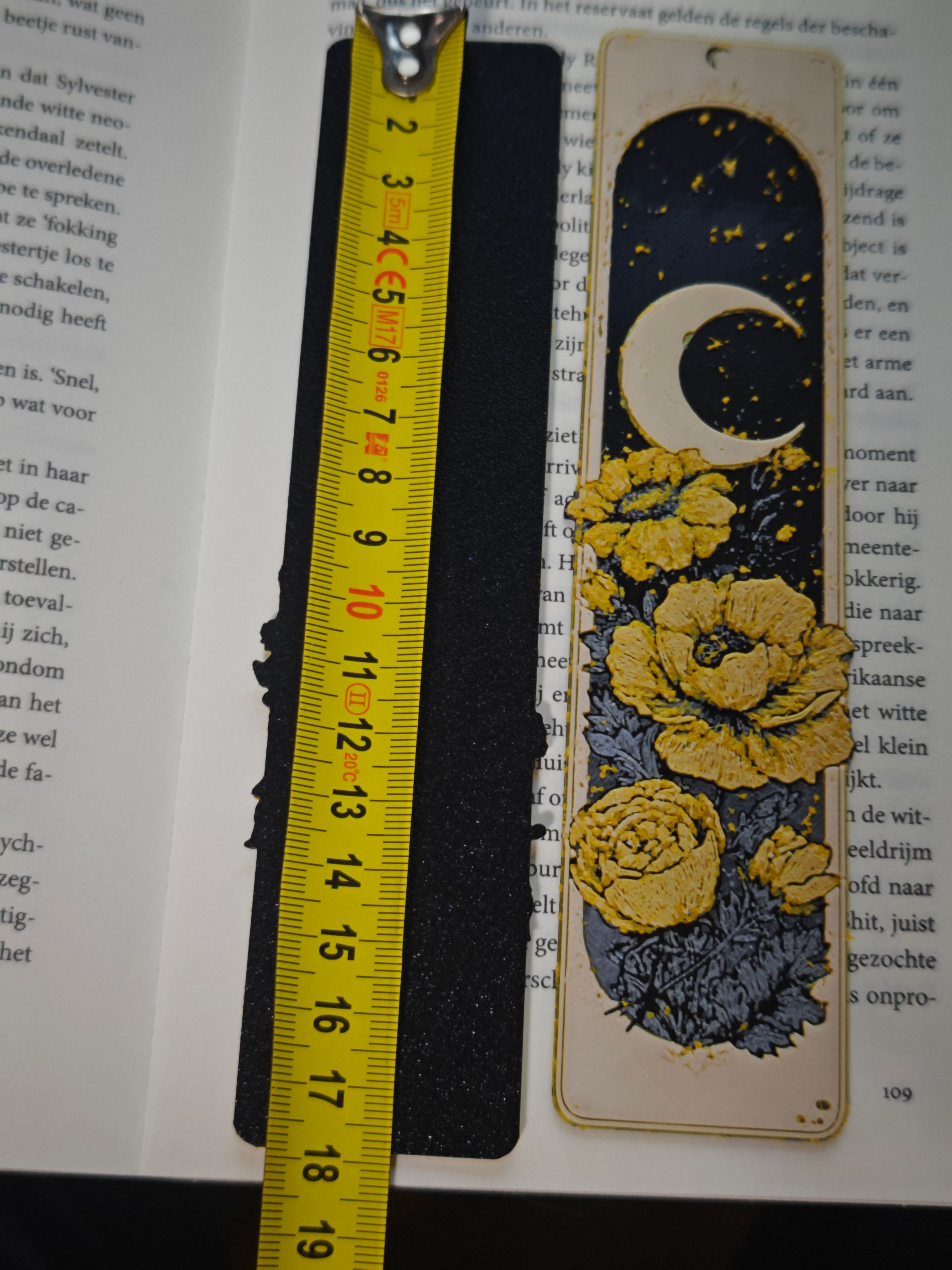 Set of 2 Bookmarks - Dreamy Moons - (Golden) - I9W6LZ - IMG20251107161830.jpg
