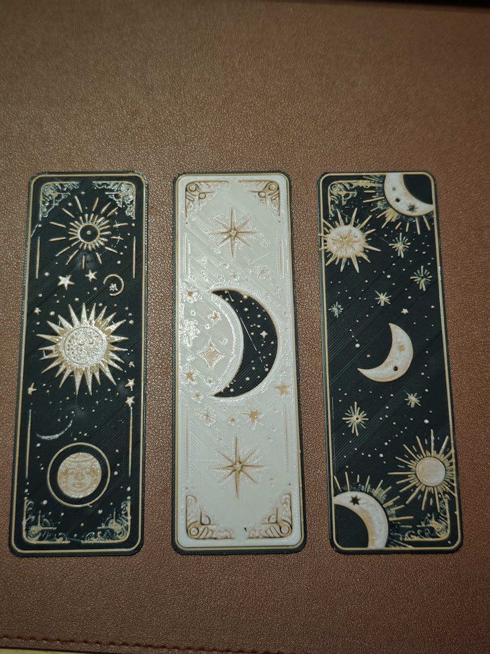 Set van 3 Boekenleggers - celestial-dreams-v1 - (bruin-zwart-wit) - 8z40x3 - voorkant3.jpg