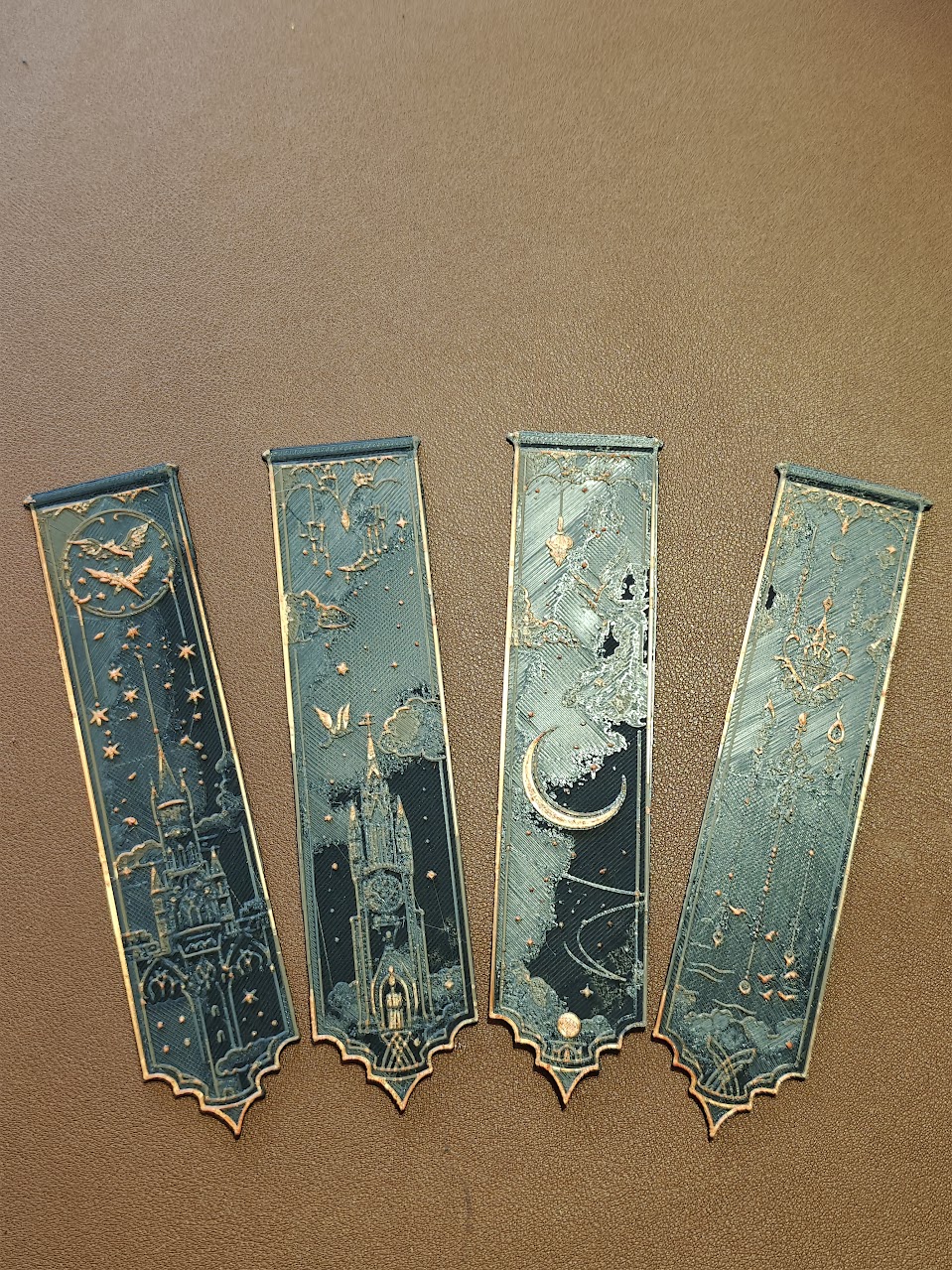 Set van 4 Boekenleggers - hogwarts-v2 - (eryone copper-grey-black) - 5023hv - voorkant.jpg