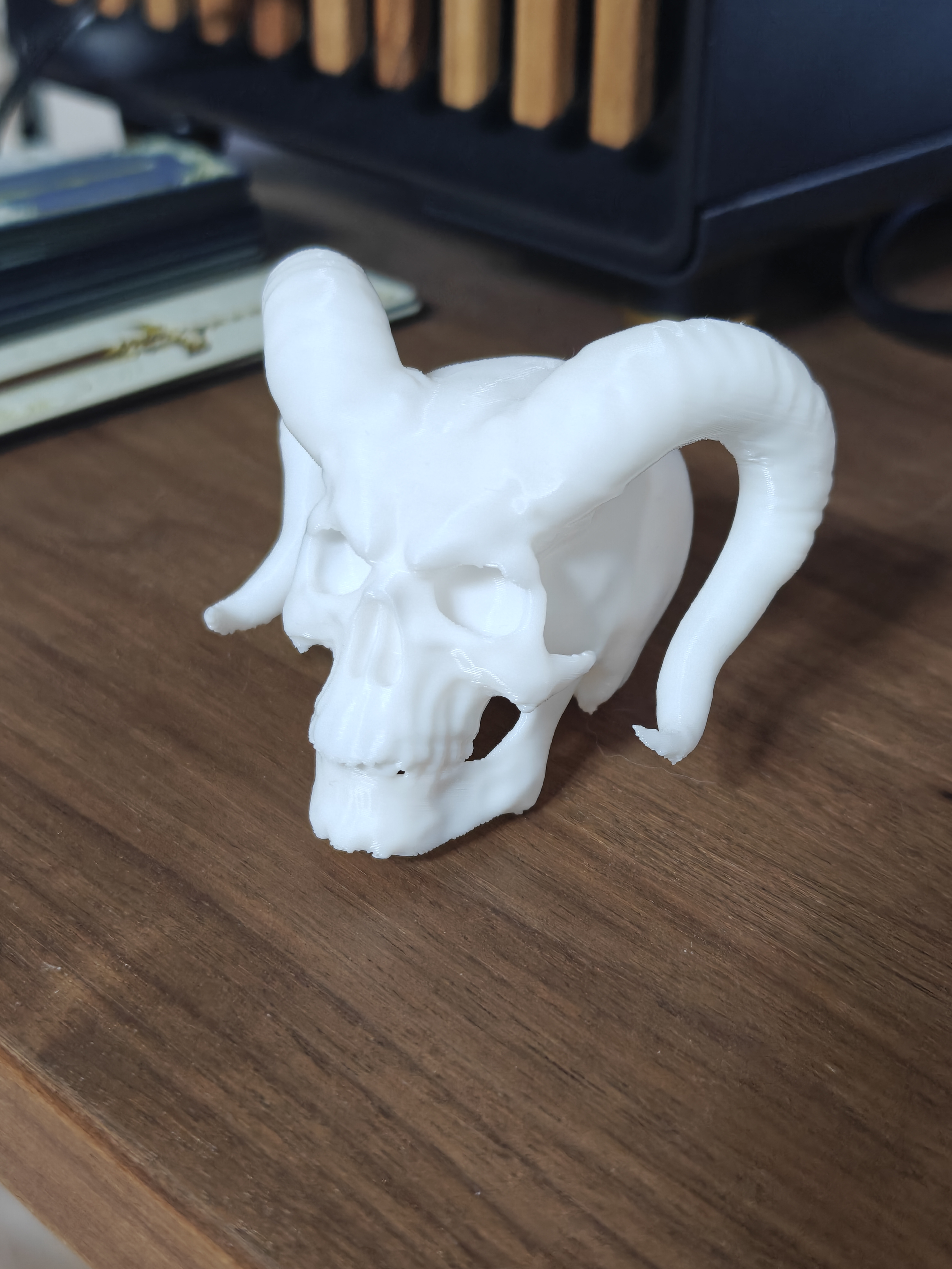 Skull with horns 7cm - (White) - r7d8a2 - IMG20250619183050.jpg