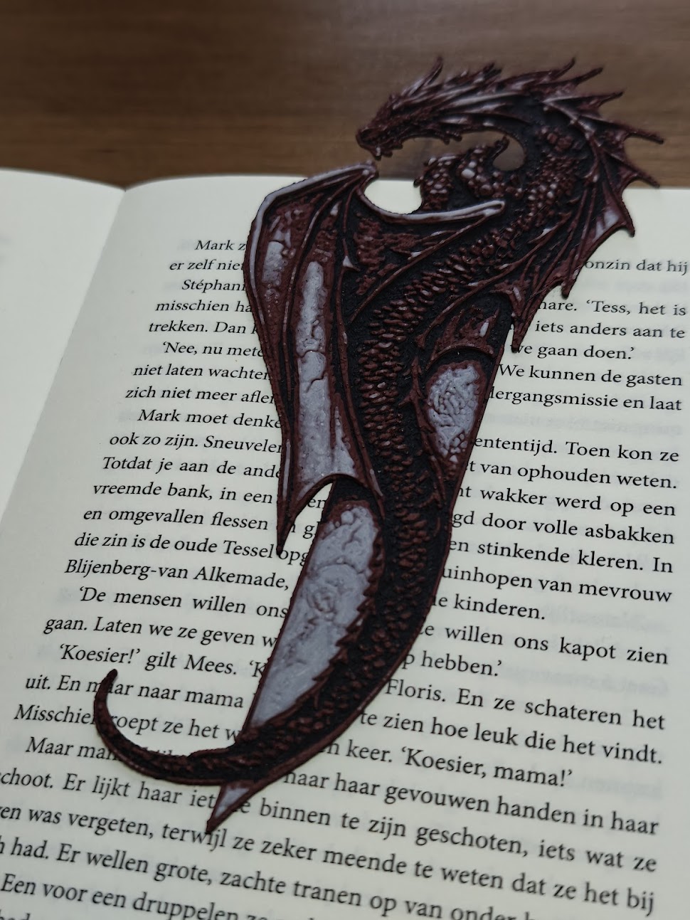 Wyvern v1 - (ruby red-black-white) - qxrb7c - voorkant.jpg