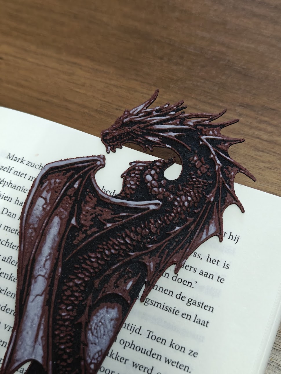 Wyvern v1 - (ruby red-black-white) - qxrb7c - voorkant2.jpg